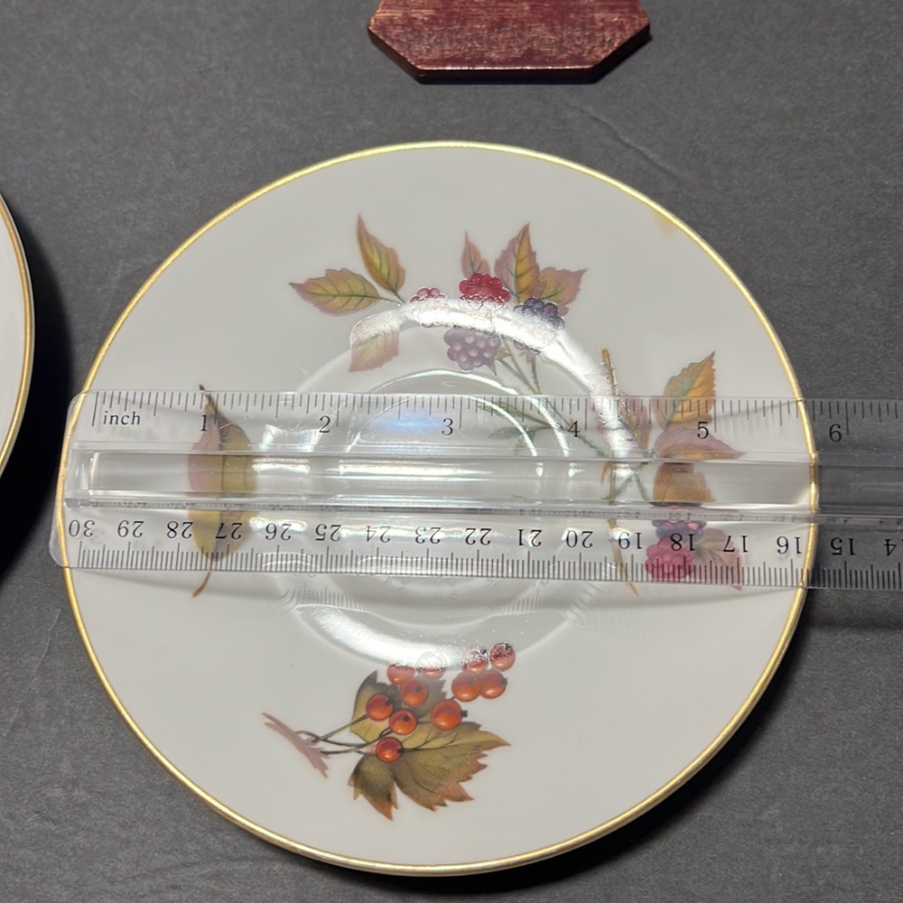 Royal Worcester Evesham Gold cups and saucers - Picture 8 of 10